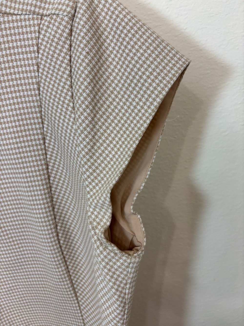 Ann Taylor chic Cream Short-Sleeve Textured business casual Top - Picture 5 of 7